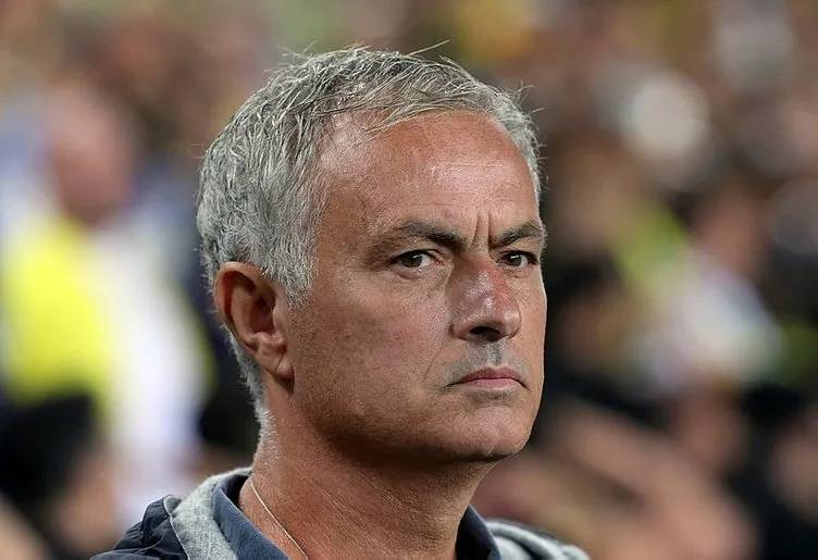 Jose Mourinho'dan Galatasray derbi maçı açıklaması! Ben kaçmadım, bana saygısızlık yapıldı! 1