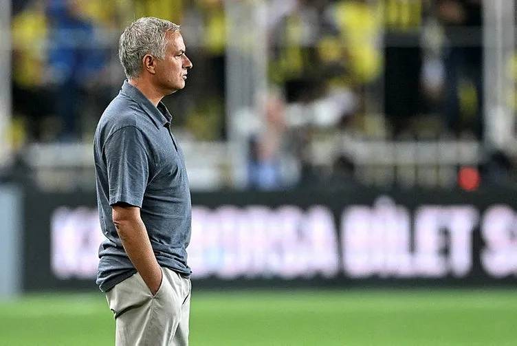 Jose Mourinho'dan Galatasray derbi maçı açıklaması! Ben kaçmadım, bana saygısızlık yapıldı! 7