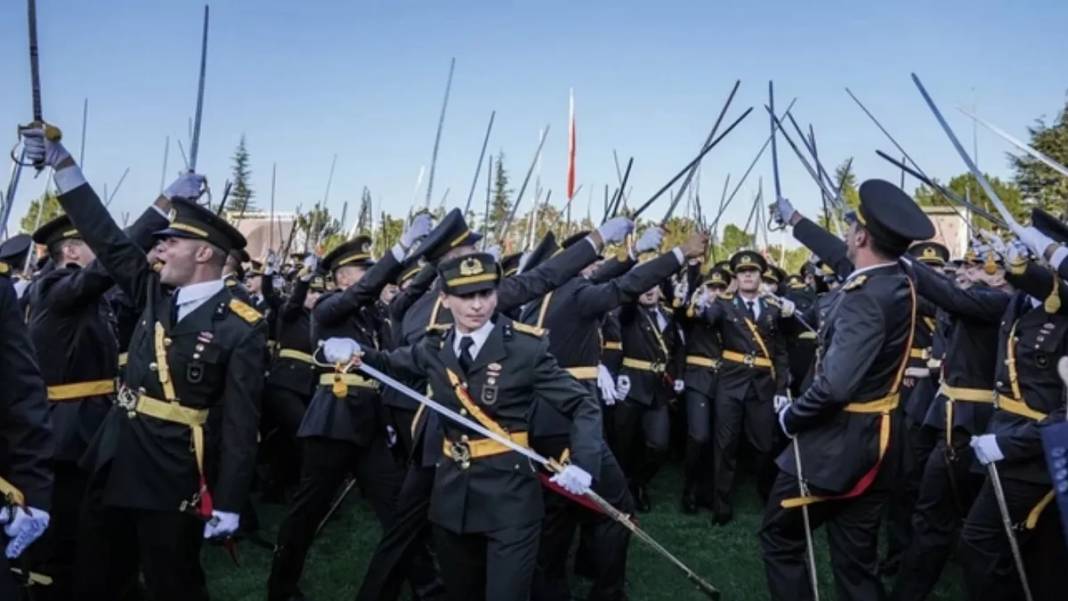 Teğmenlerin ordudan ihracının ardından CHP'den peş peşe açıklama geldi 4