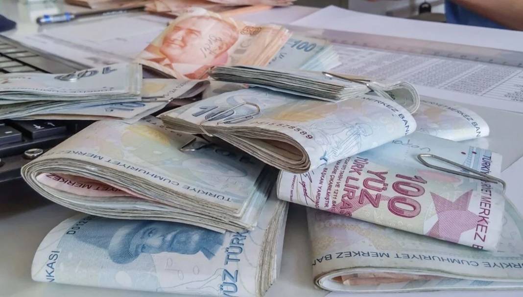 Emekli bayram ikramiyesi 4000 TL hesaplara ne zaman yatacak, kimler ikramiye alamayacak? 12