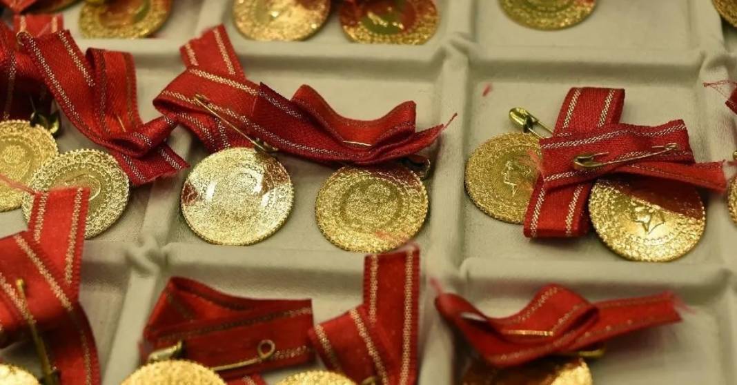 Altında son dakika: Düşüyor mu? Cumhuriyet altını, çeyrek ve gram altın fiyatları bugün ne kadar, kaç TL? 2