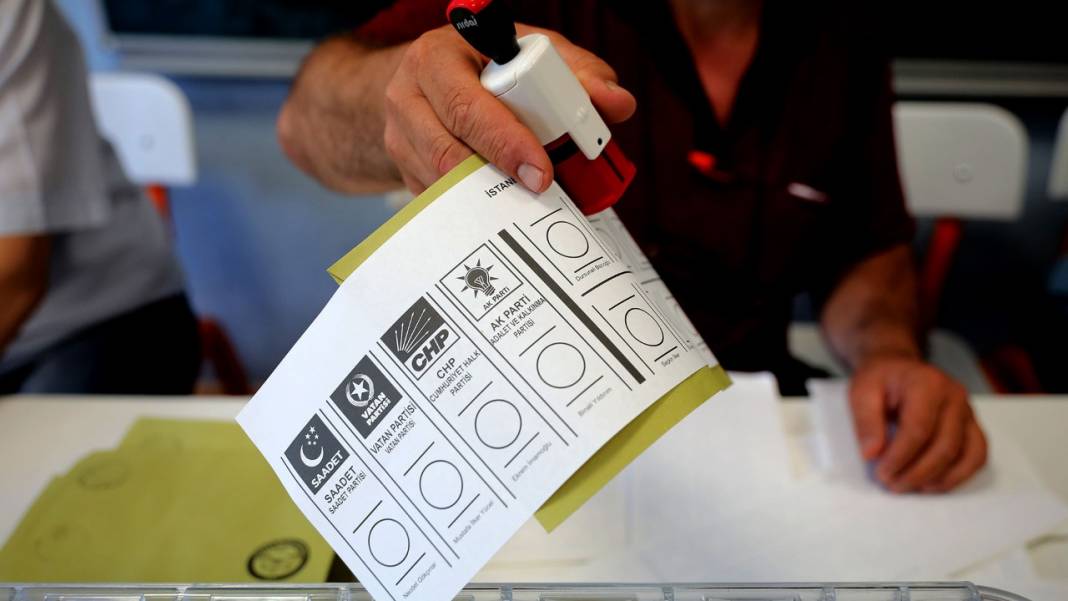 Son seçim anketinde büyük sürpriz! Oyunu artıran tek parti var 15