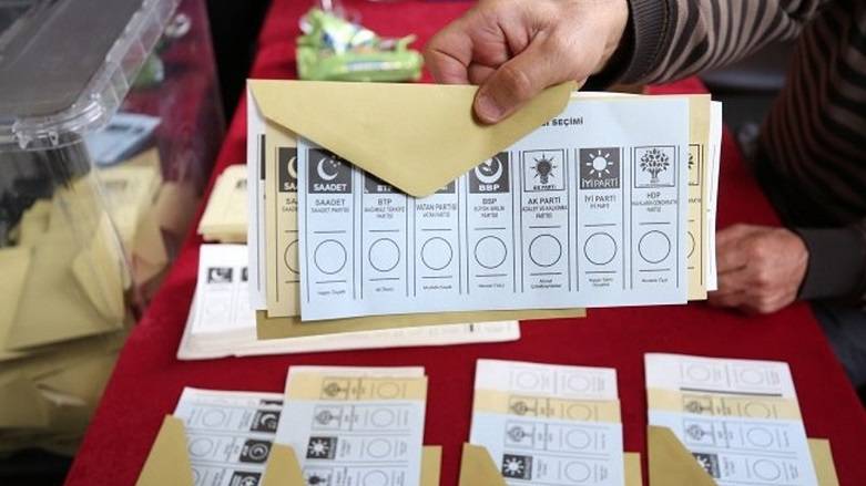 Son seçim anketinde büyük sürpriz! Oyunu artıran tek parti var 14