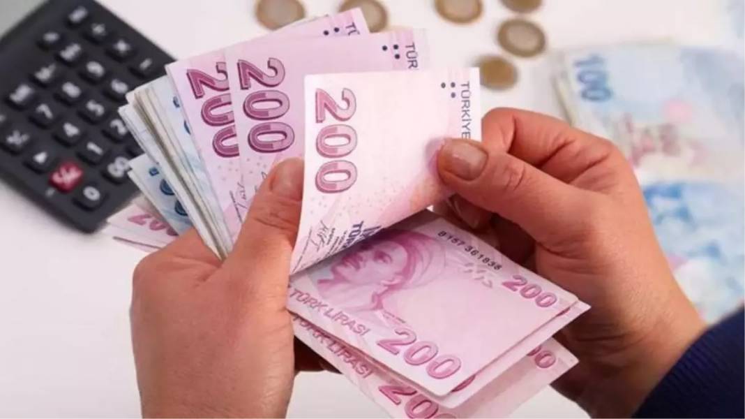 Emekli bayram ikramiyesi 4000 TL hesaplara ne zaman yatacak, kimler ikramiye alamayacak? 13