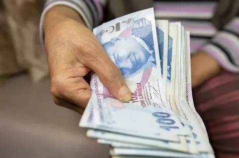 Emekli bayram ikramiyesi 4000 TL hesaplara ne zaman yatacak, kimler ikramiye alamayacak? 4