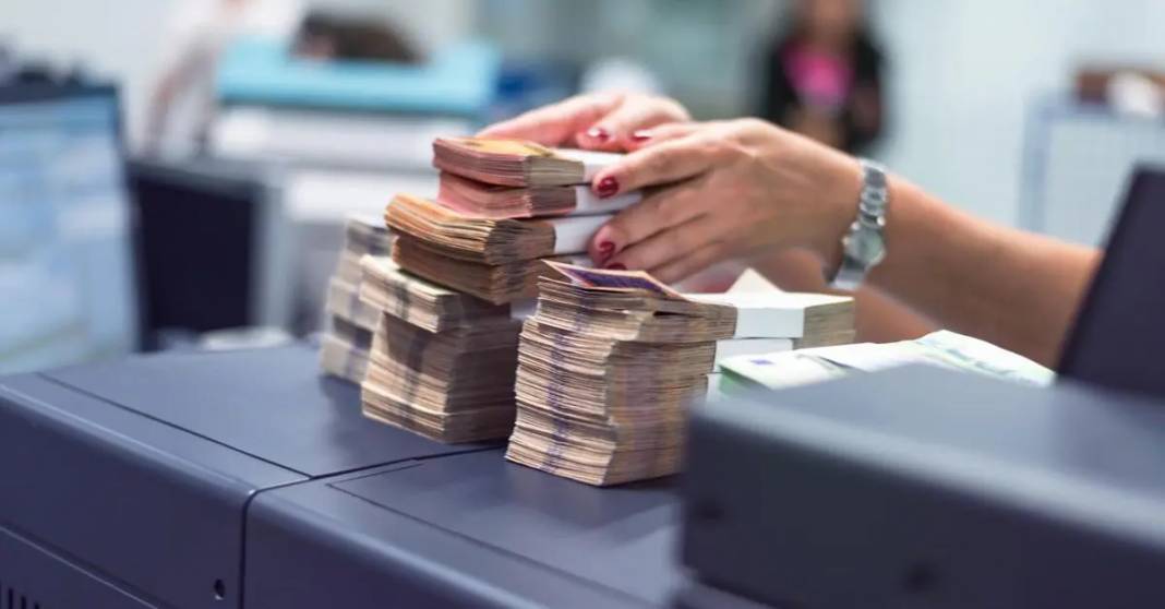 Emekli bayram ikramiyesi 4000 TL hesaplara ne zaman yatacak, kimler ikramiye alamayacak? 5