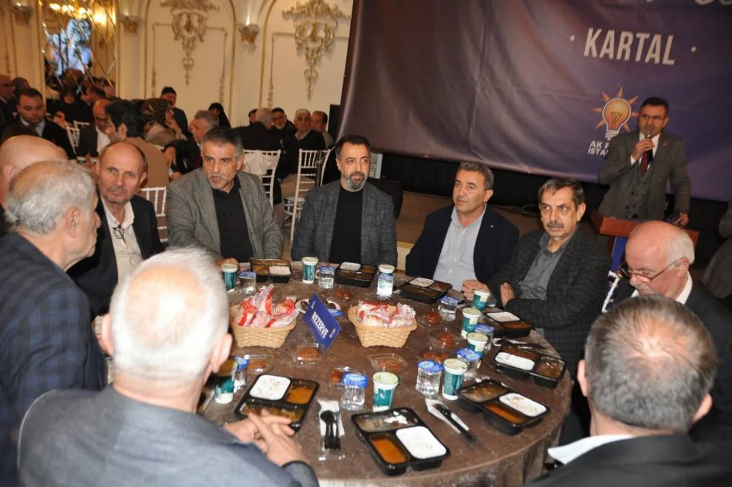 Birlik ve beraberliği pekiştiren iftar programı! AK Parti kartal geleneksel iftarı yoğun katılım ile gerçekleşti 3