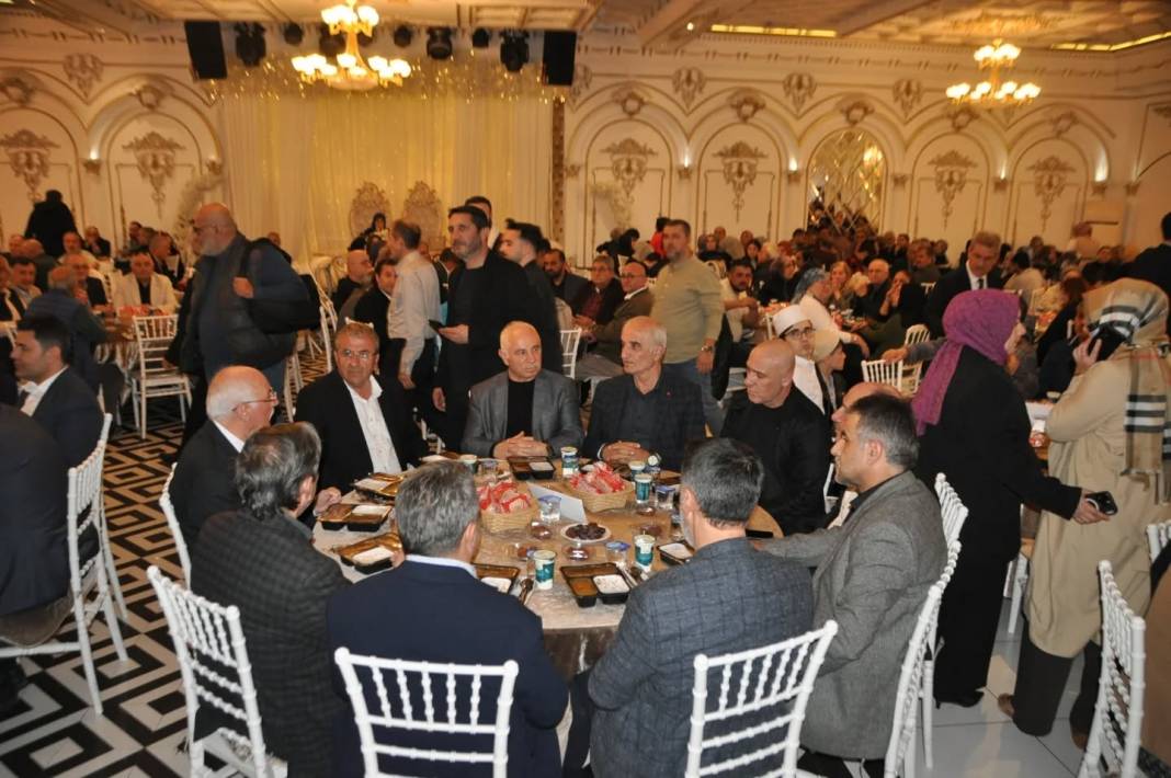Birlik ve beraberliği pekiştiren iftar programı! AK Parti kartal geleneksel iftarı yoğun katılım ile gerçekleşti 6