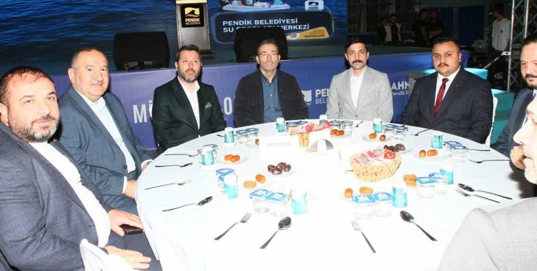 Siyasiler bu iftara akın etti! Pendik Sivaslılar derneğinin iftar programına yoğun katılım ile gerçekleşti 3