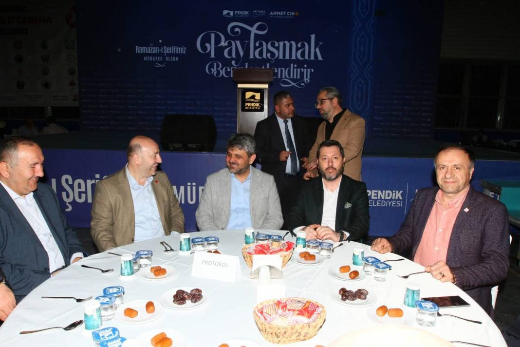 Siyasiler bu iftara akın etti! Pendik Sivaslılar derneğinin iftar programına yoğun katılım ile gerçekleşti 1