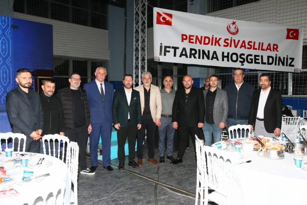 Siyasiler bu iftara akın etti! Pendik Sivaslılar derneğinin iftar programına yoğun katılım ile gerçekleşti 9