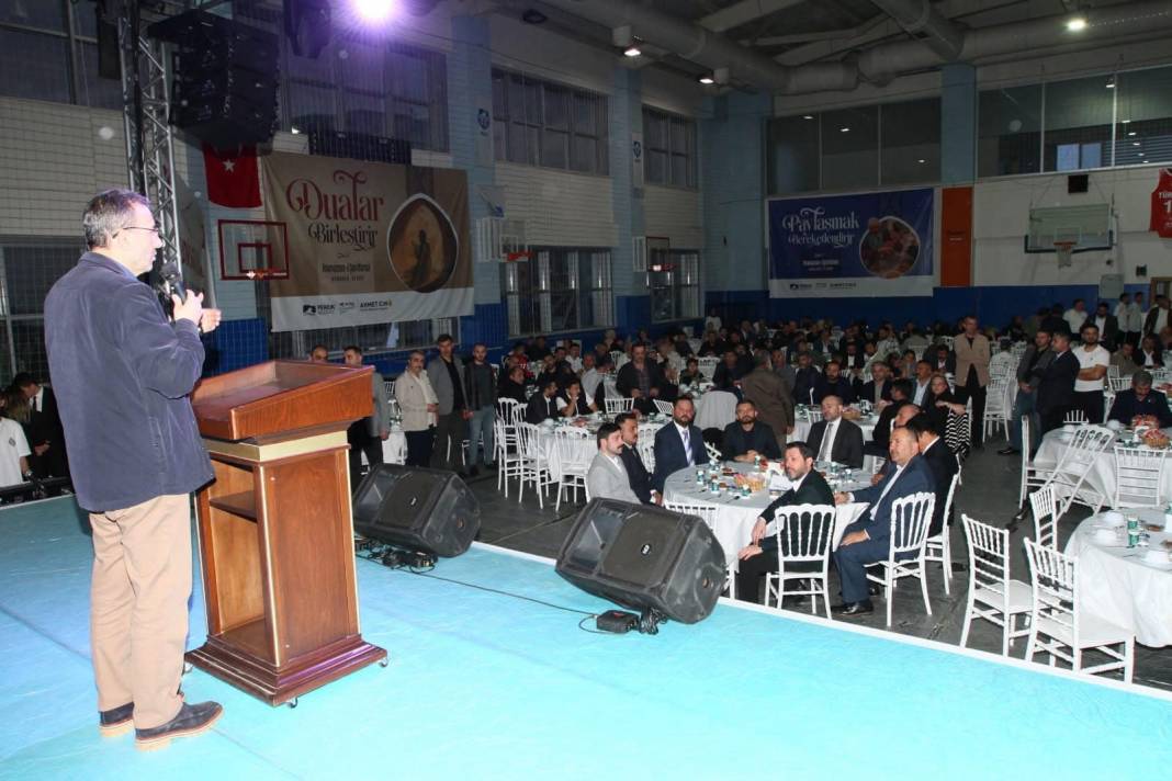 Siyasiler bu iftara akın etti! Pendik Sivaslılar derneğinin iftar programına yoğun katılım ile gerçekleşti 5