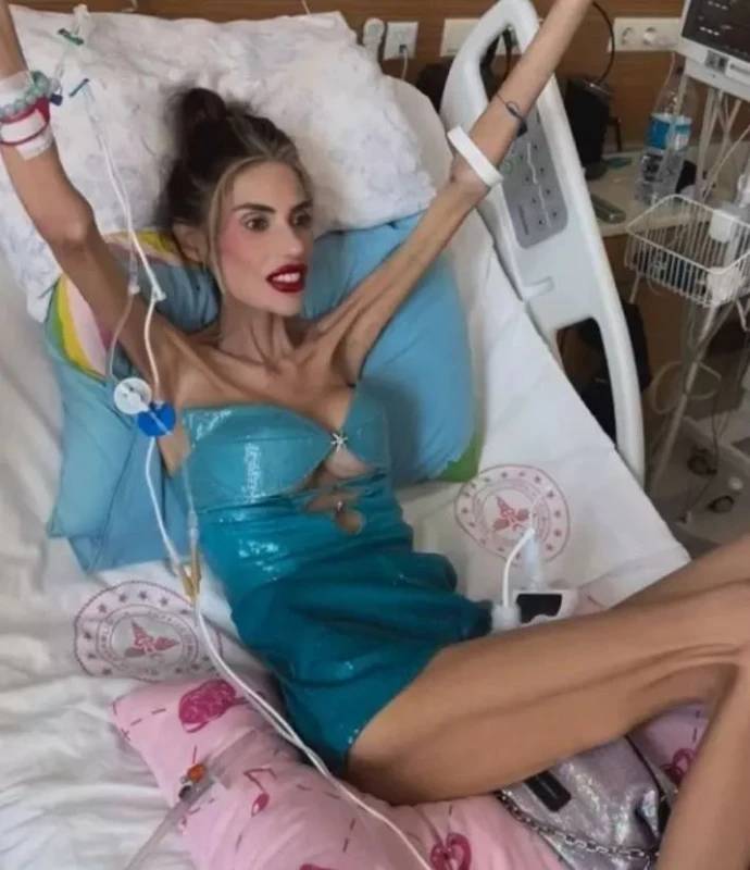 'Güle oynaya' ablasının helvasını kavurdu: Dilan Polat'ın evinde Bahar Candan'dan tepki çeken görüntüler! 4