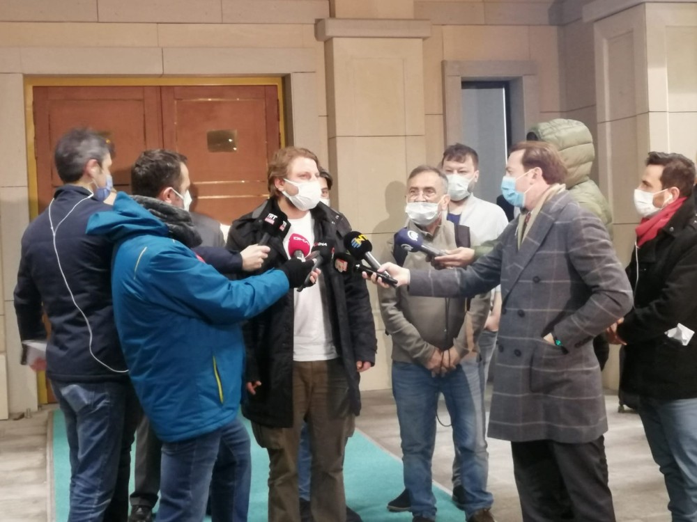Korsanlar tarafından kaçırılan gemideki 3 gemici Türkiye’ye döndü