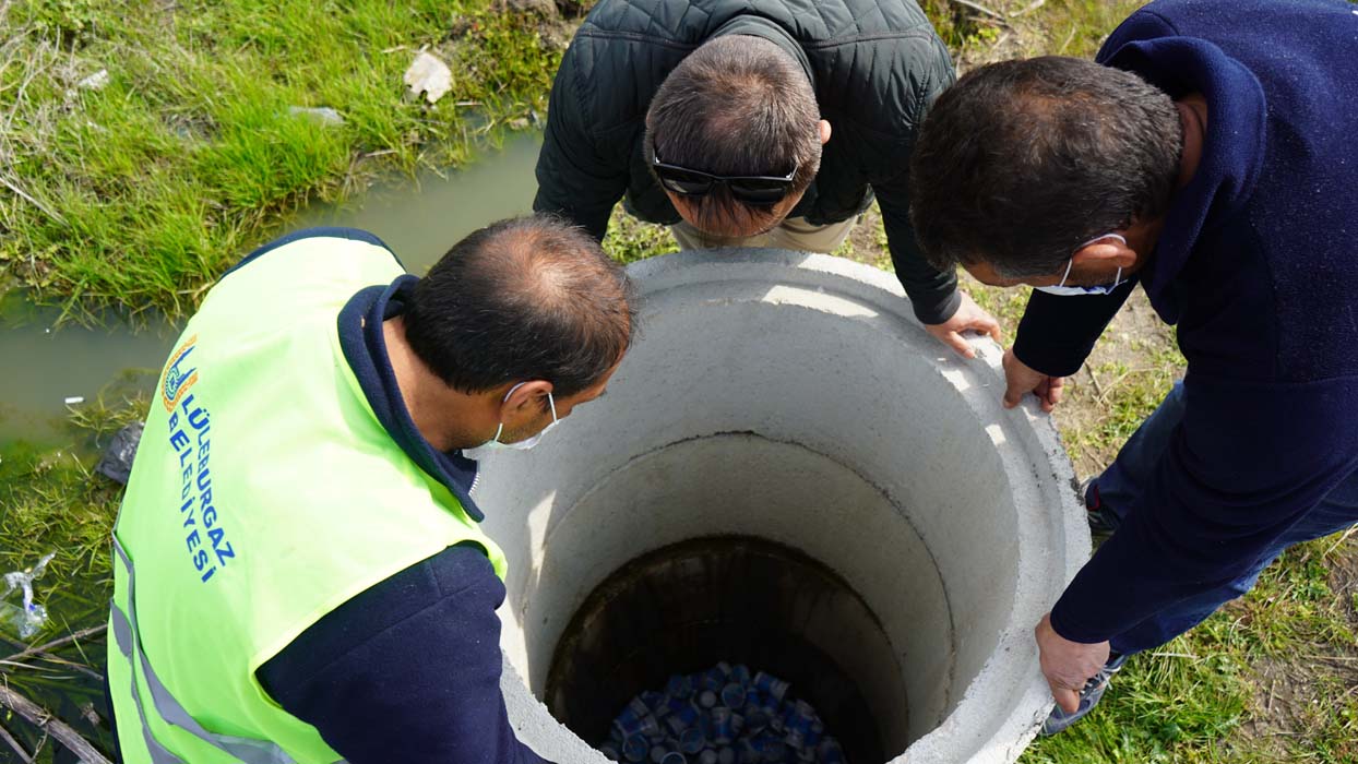 Kırklareli'de şaşırtan olay: Kanalizasyon hattından yüzlerce ayran paketi çıktı