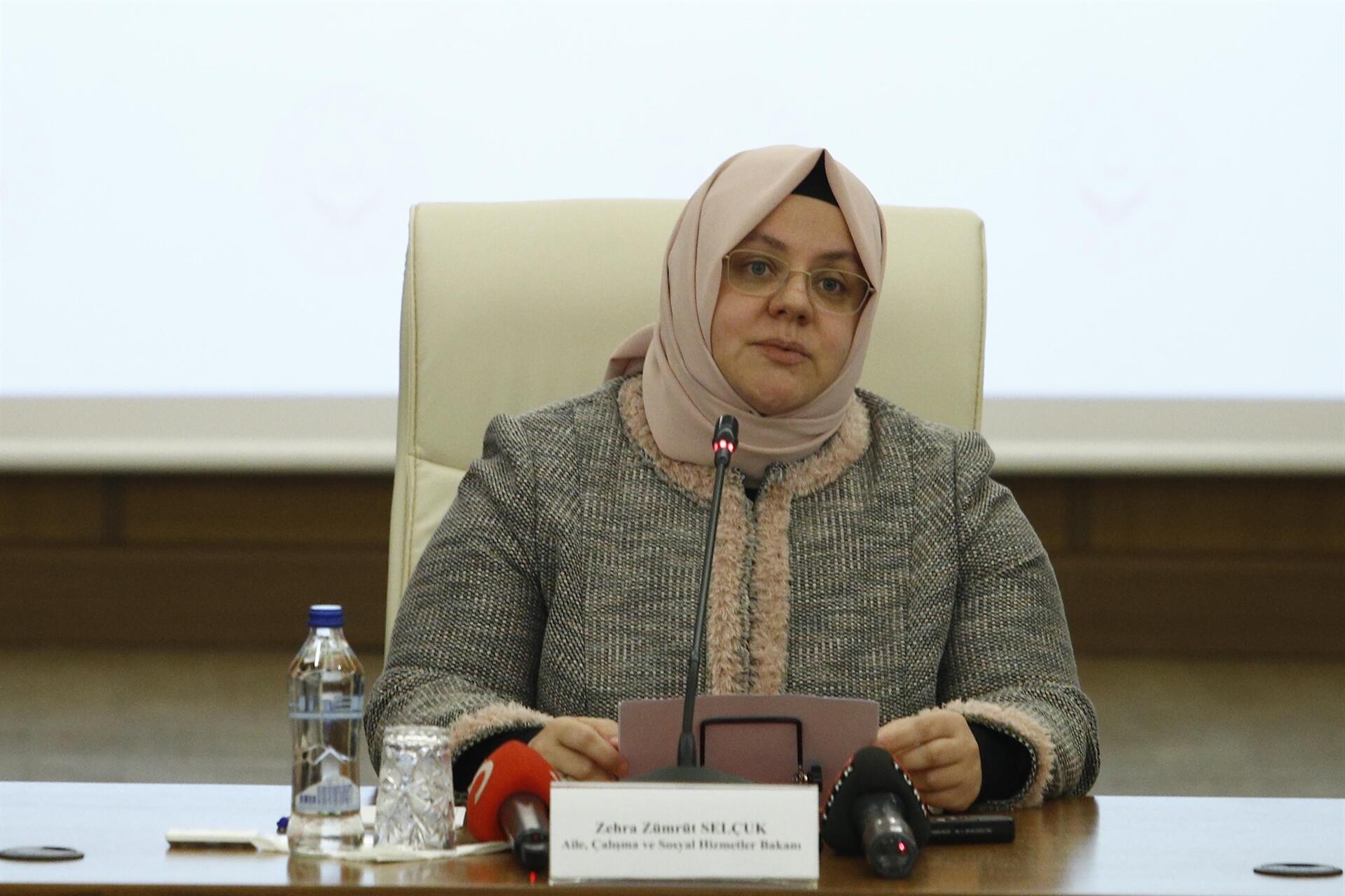 Bakan Selçuk'tan destek açıklaması: “Nisan ve mayıs aylarında yiyecek ve içecek sektöründeki çalışanlarımıza destek sağlayacağız”