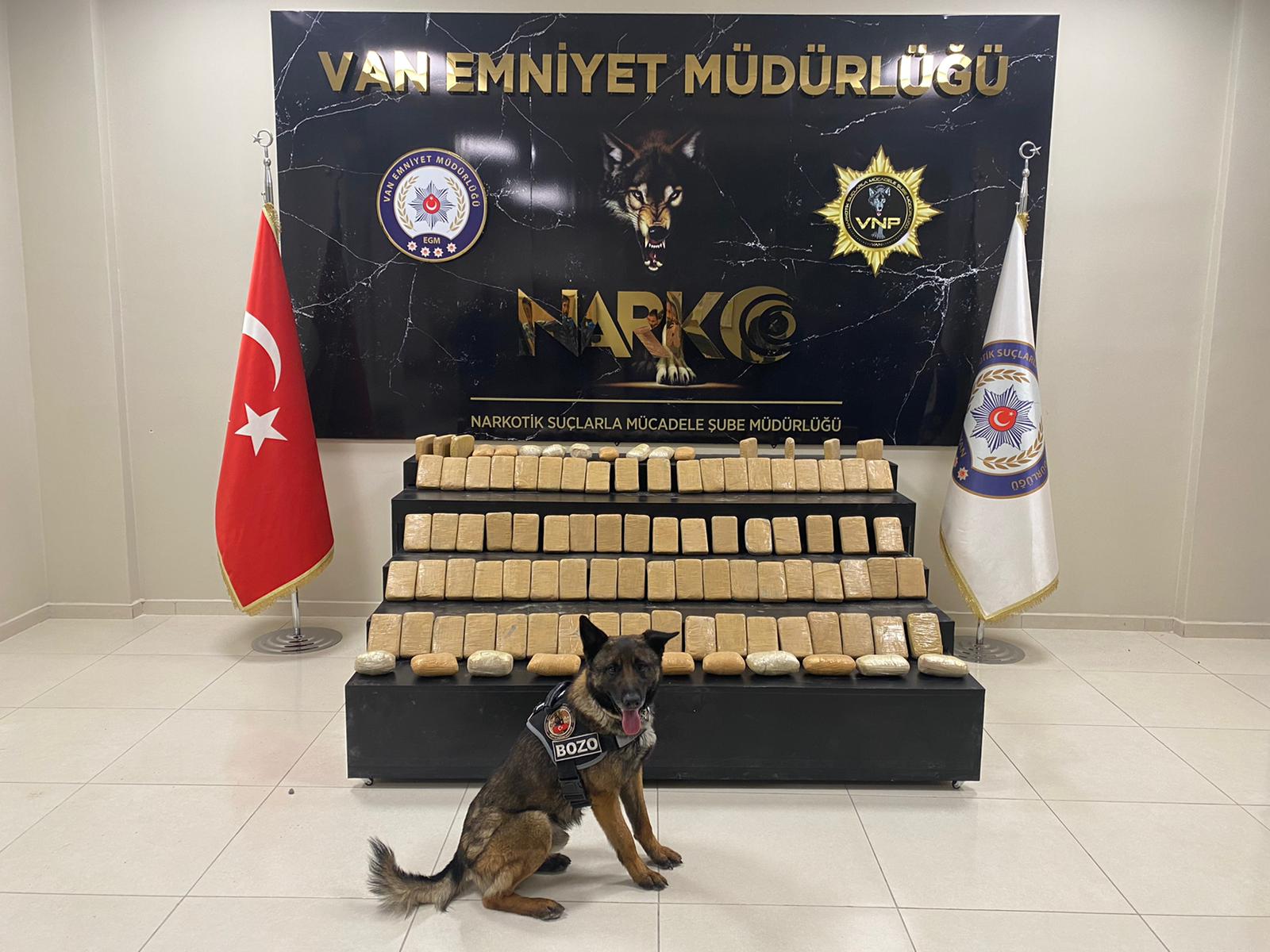 Van'da bir kamyonette 51 kilo 561 gram eroin ele geçirildi: Şüpheli gözaltına alındı