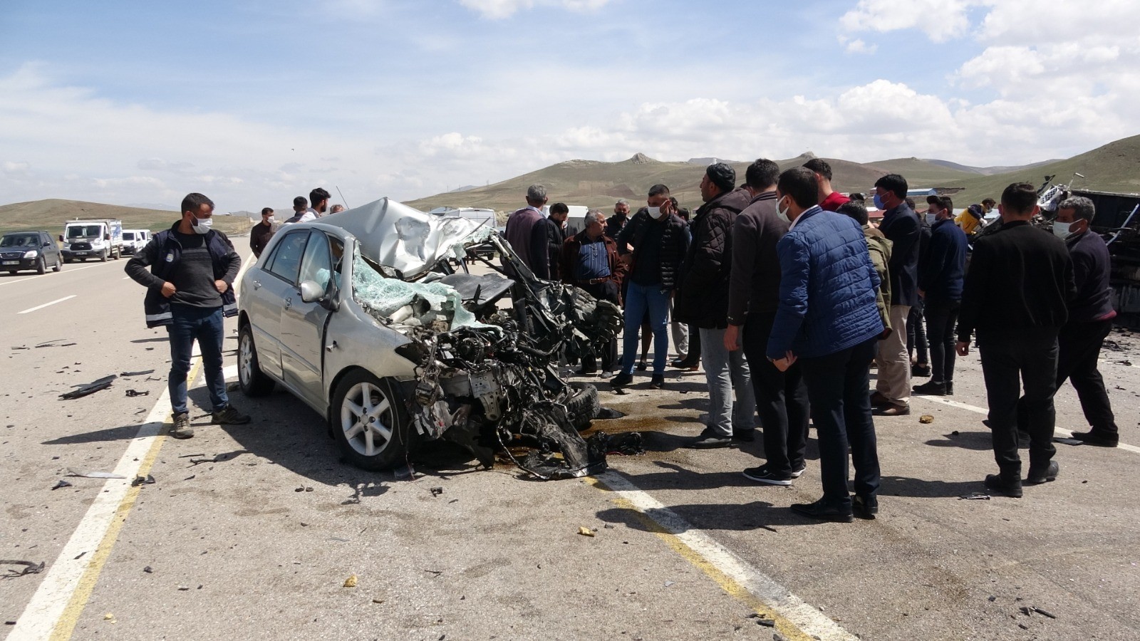 Otomobille kamyonet birbirine girdi: Feci kazada 1 ölü 1 yaralı var