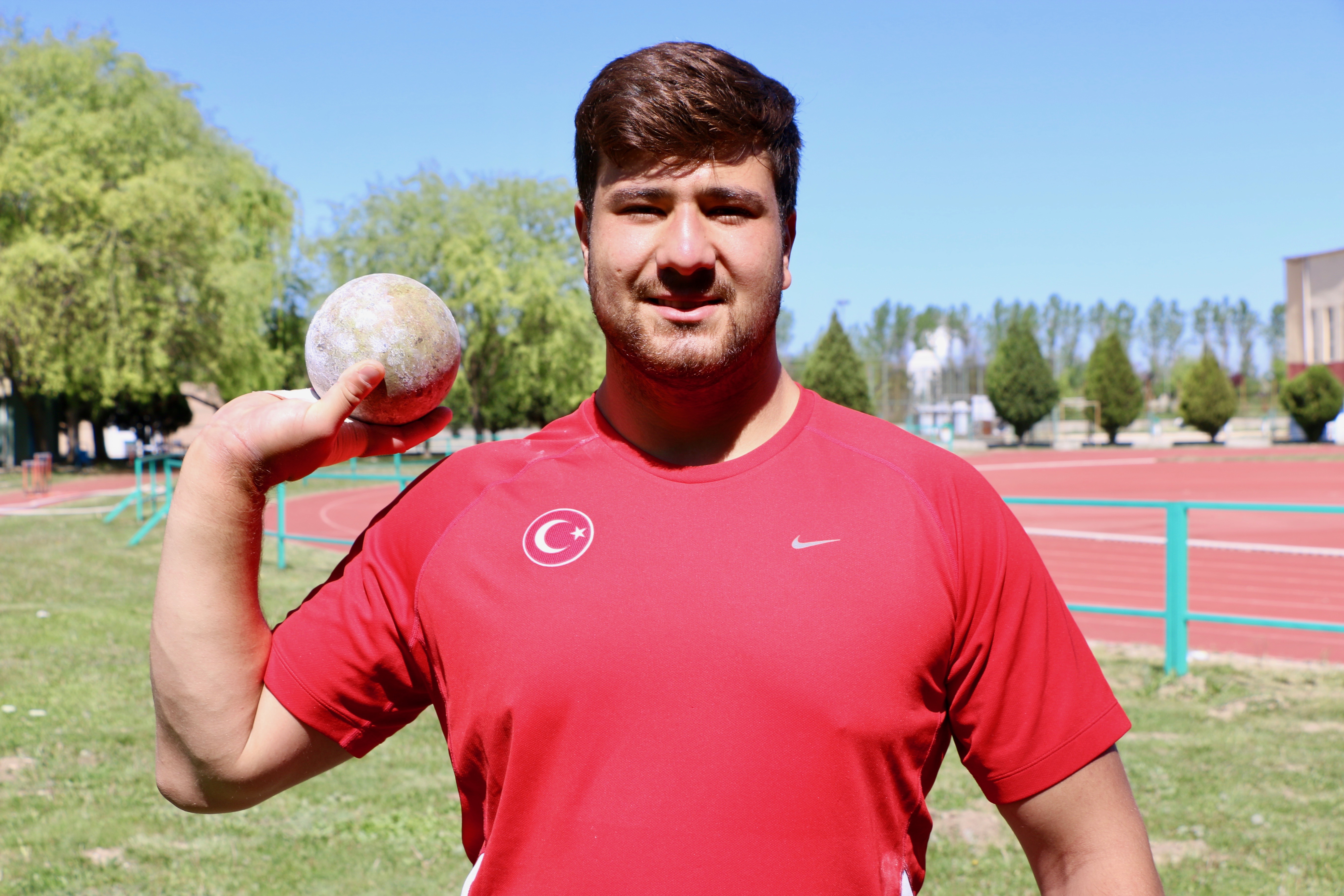 Milli sporcu Alperen olimpiyat barajını geçmek için ter döküyor