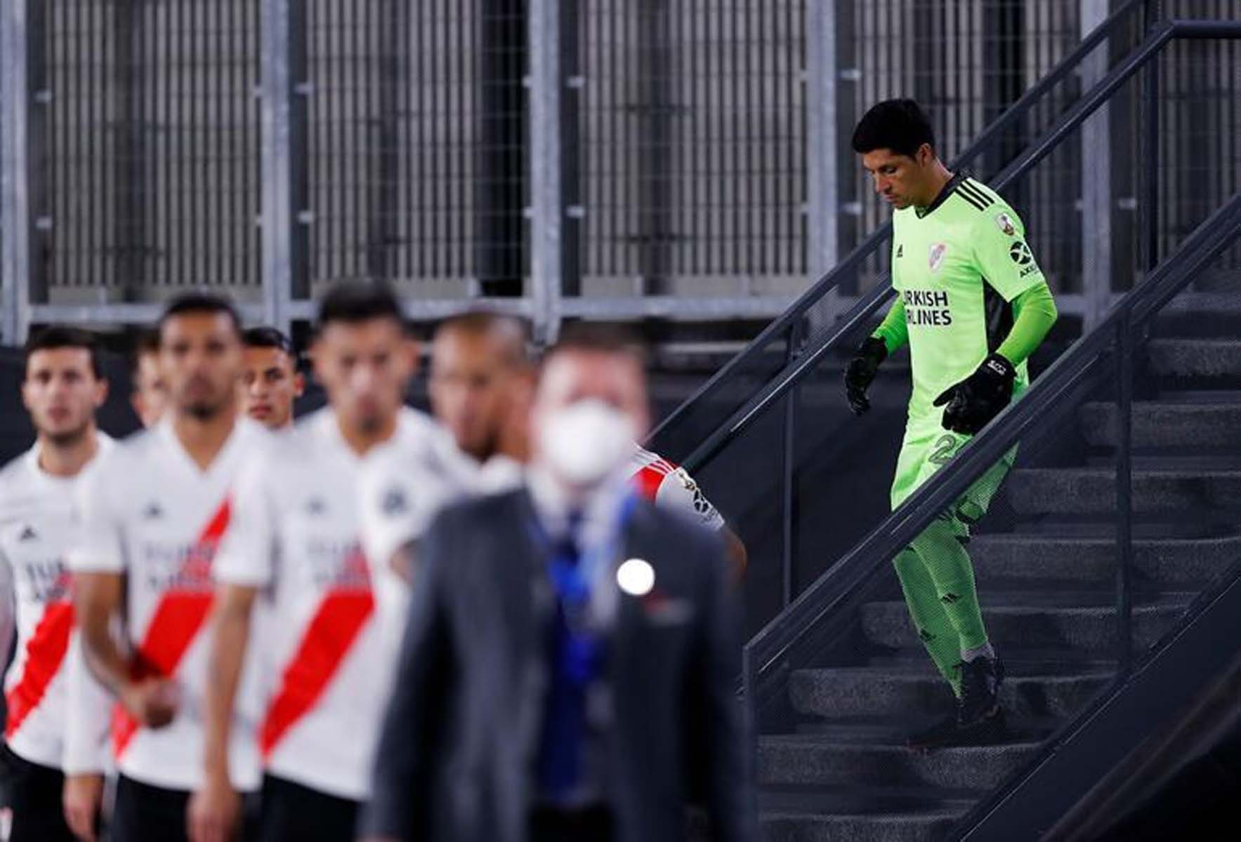 Tarihe geçen maç: Orta saha oyuncusu Enzo Perez kaleye geçti: River Plate, Santa Fe'yi 2-1 yendi | Maç özeti