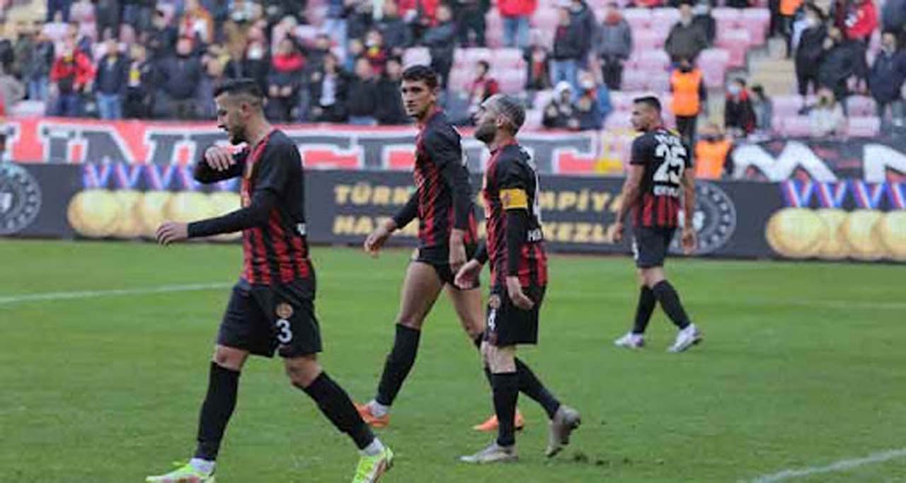 Eskişehirspor'da transfere Trabzonspor engeli! 400 bin euroluk imza bir türlü attırılamıyor!