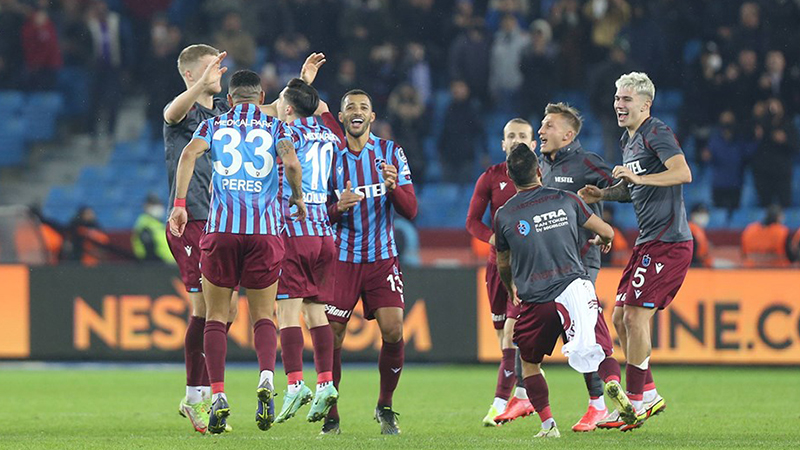 Trabzonspor rekor peşinde! Her alanda zirveye oynuyor!