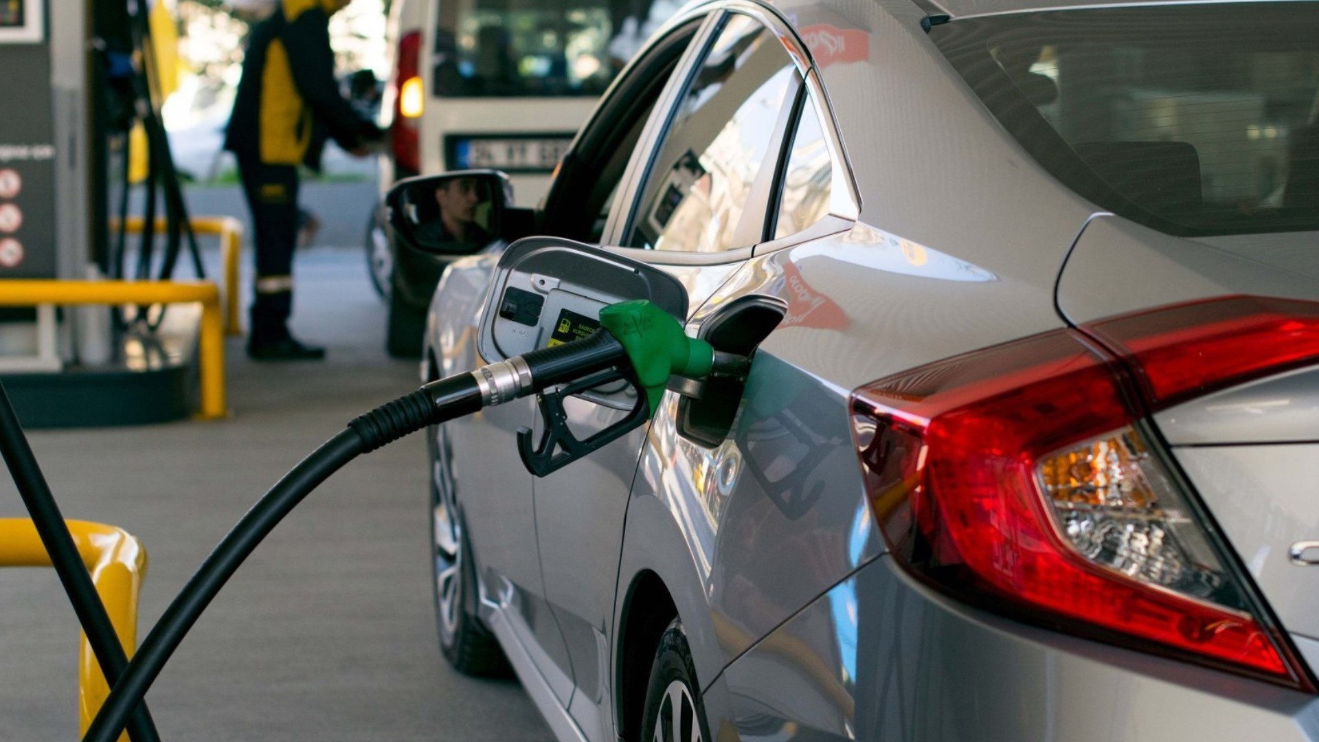 Benzine 88 kuruş, motorine 1,51 TL zam geldi! Zamlar pompaya yansıtılacak