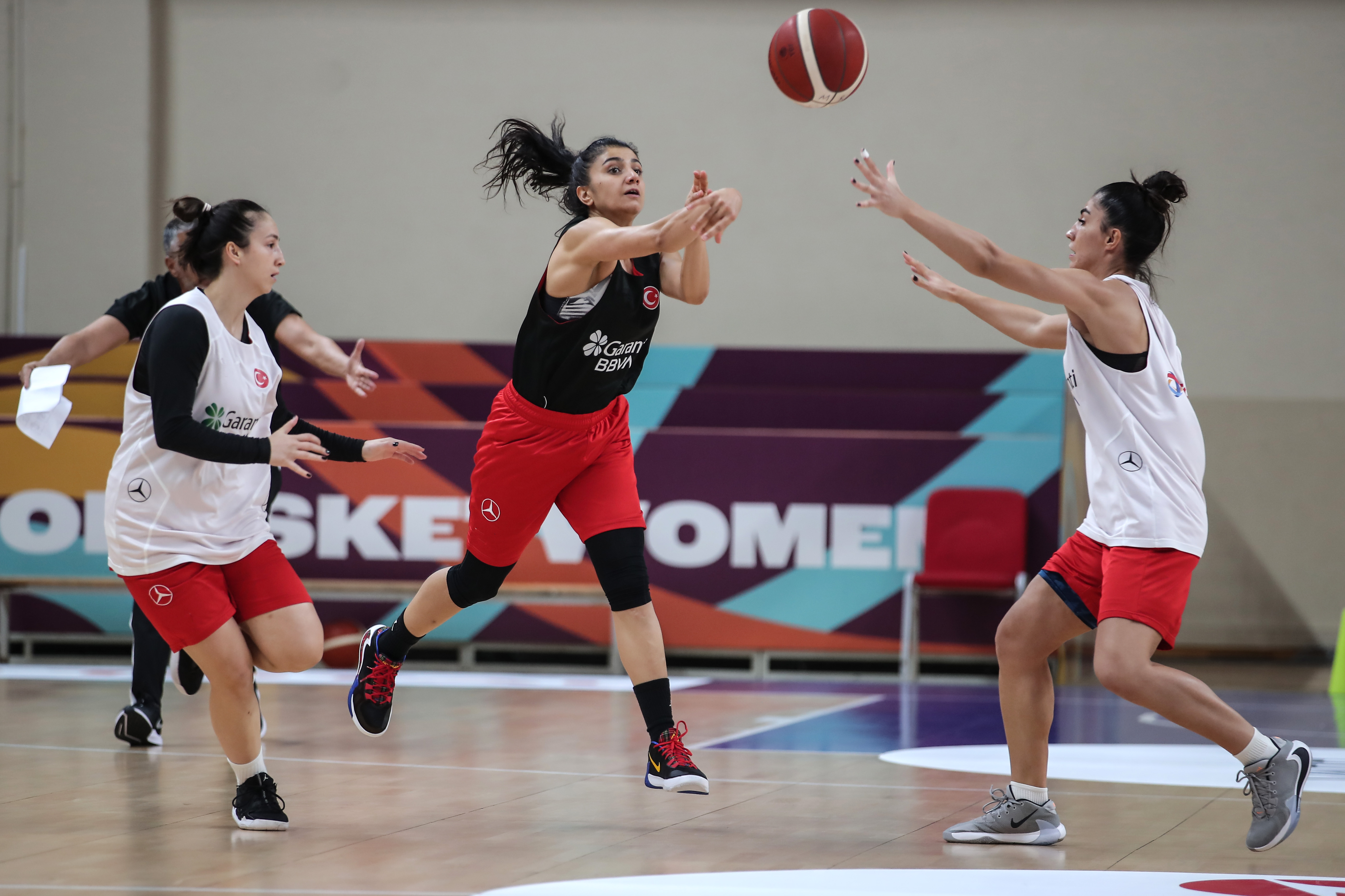A Milli Kadın Basketbol Takımı, Arnavutluk maçı ilk antrenmanını gerçekleştirdi