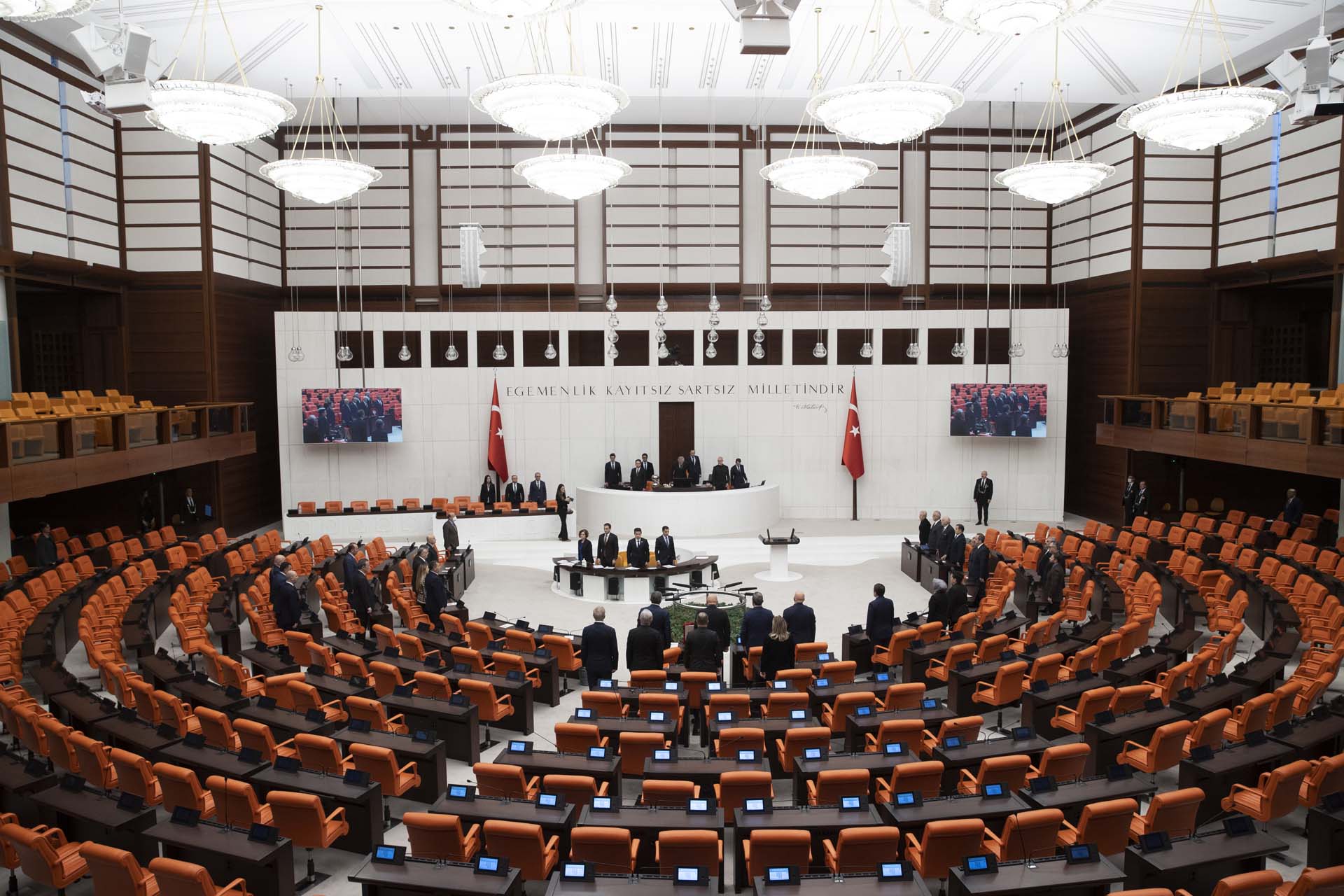 AK Partili Mustafa Elitaş duyurdu: TBMM çalışmalarına ara verdi