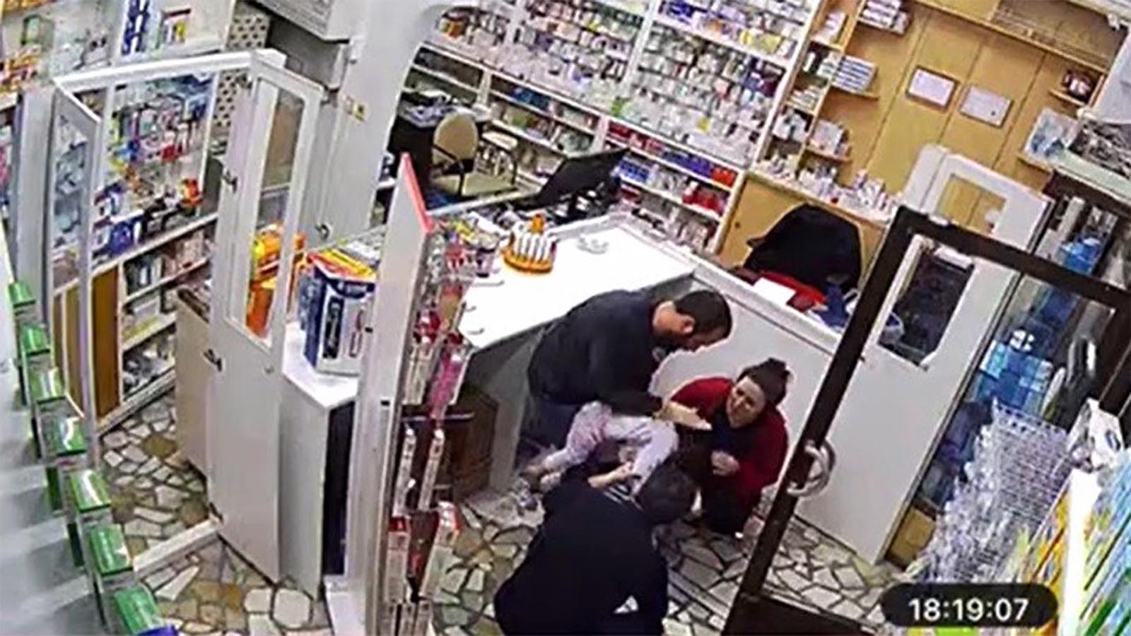 İstanbul'da Eczacının yaptığı ilk yardım küçük kıza hayat verdi! "Heimlich" manevrası hayat kurtardı!