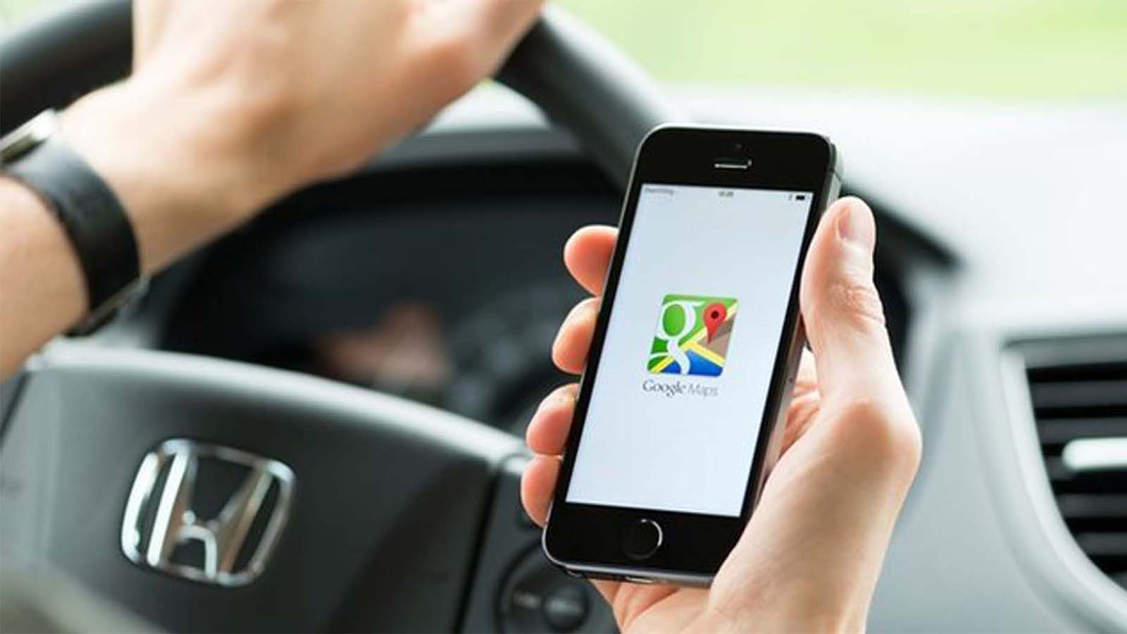 Navigasyonu ayarlamak için telefonu eline aldı! Kaza kaçınılmaz oldu!