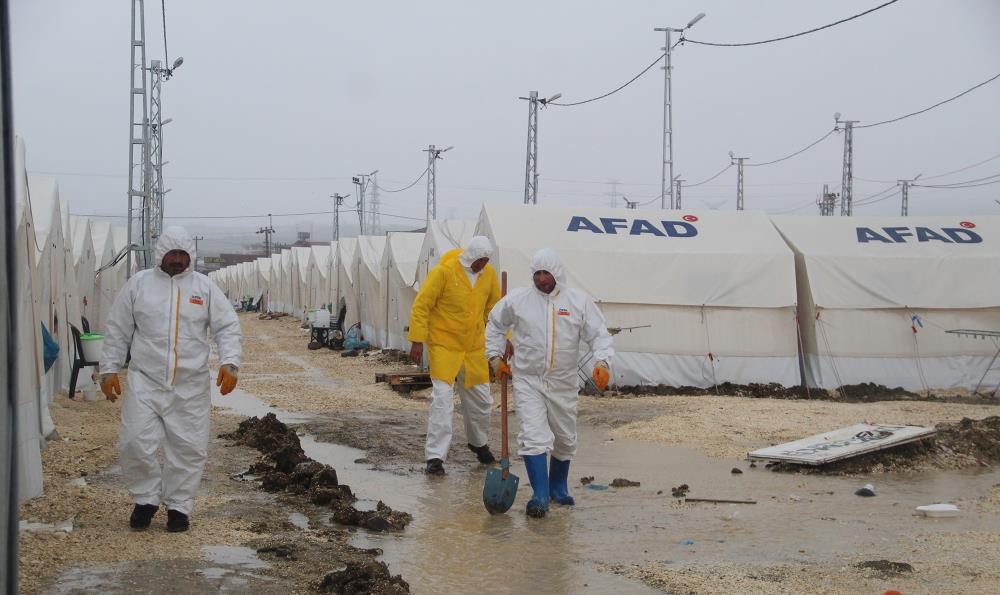 Hatay'da zor anlar: Sağanak yağış ve fırtına etkili oluyor