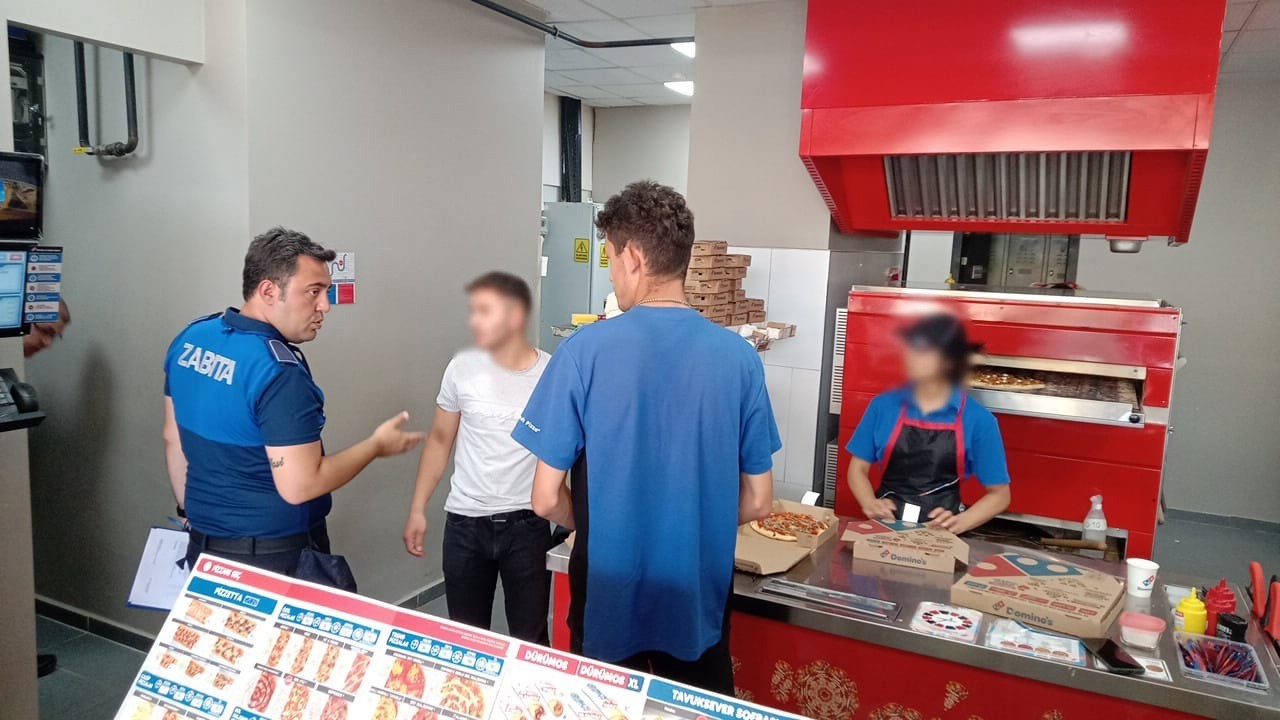 Zabıta ekipleri pizzacıları denetledi