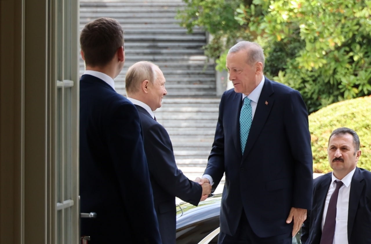 Putin, Cumhurbaşkanı Erdoğan’ı kapıda karşıladı: iki liderin görüşmeleri devam ediyor