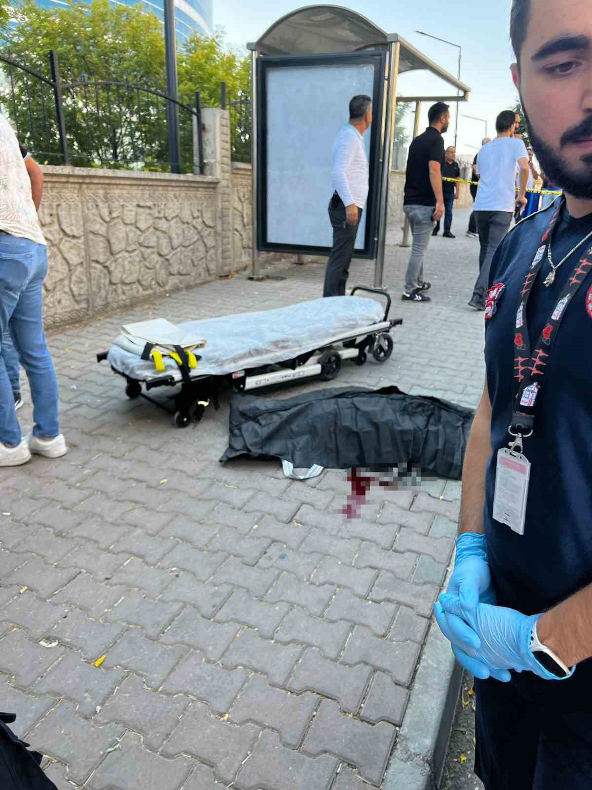 Eski kayınbirader dehşet saçtı! Yeni evlendiği karısıyla sokakta yürürken önce dövüldü, sonra öldürüldü!