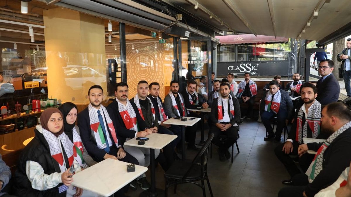AK Parti Gençlik Kolları'ndan Starbucks şubelerinde "yer kapatma" eylemi!