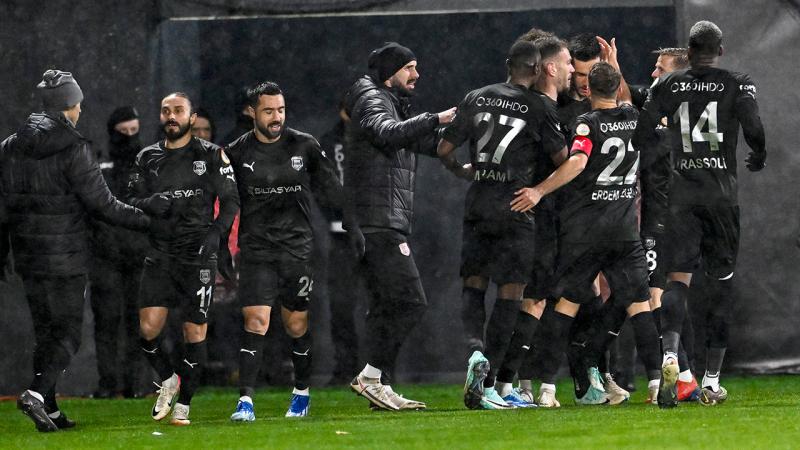 Pendikspor Beşiktaş'ı tarihi skorla yenerek darmadağın etti