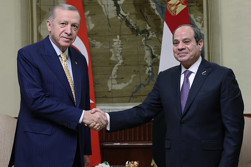 Cumhurbaşkanı Erdoğan, 12 yıl sonra Mısır'da! Resmi devlet töreniyle karşılandı