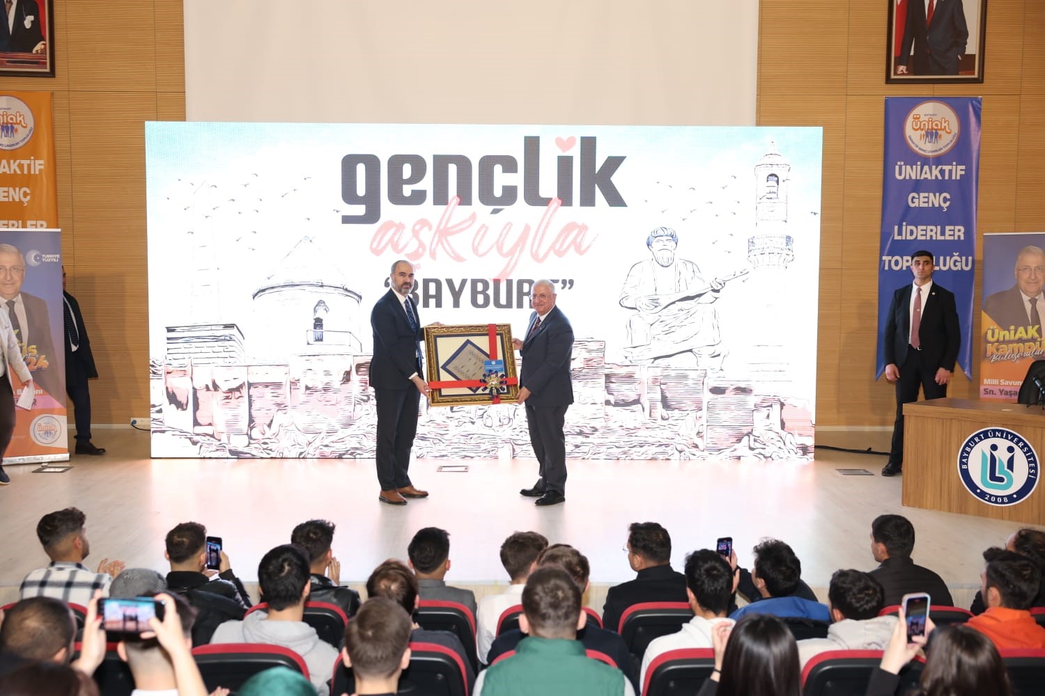 Milli Savunma Bakanı Yaşar Güler, Bayburt’ta gençlerle biraraya geldi