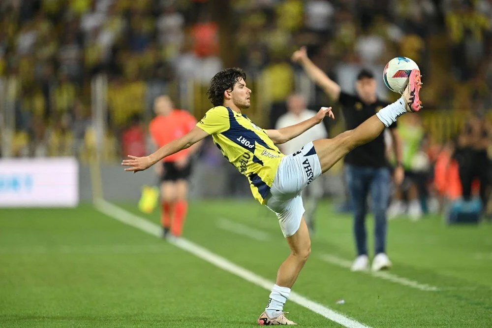 Ferdi resmen yolcu! Ferdi Kadıoğlu Premier Lig takımına 5 yıllık imza atacak