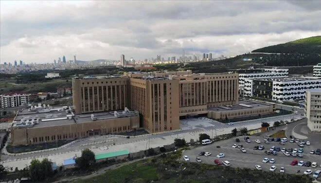 Doktora saldırı! Babası ölen adam hastaneyi birbirine kattı!