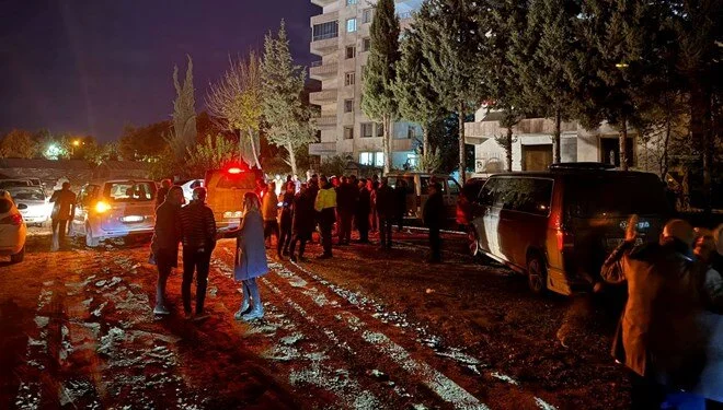 Malatya depremle sarsıldı! Akşam halk sokaklara çıktı