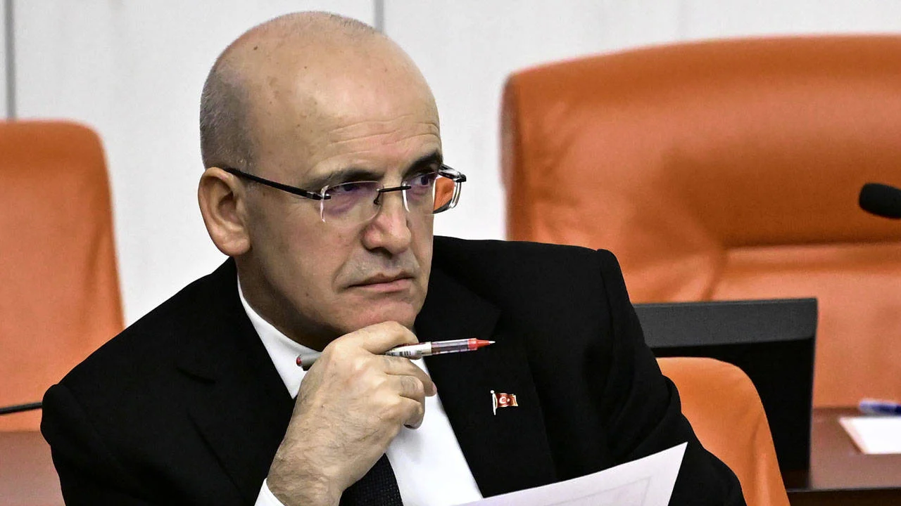 Ne söyleyeceği merak ediliyordu! Bakan Şimşekten asgari ücret açıklaması: Asgari ücret enflasyonun üzerinde artıyor