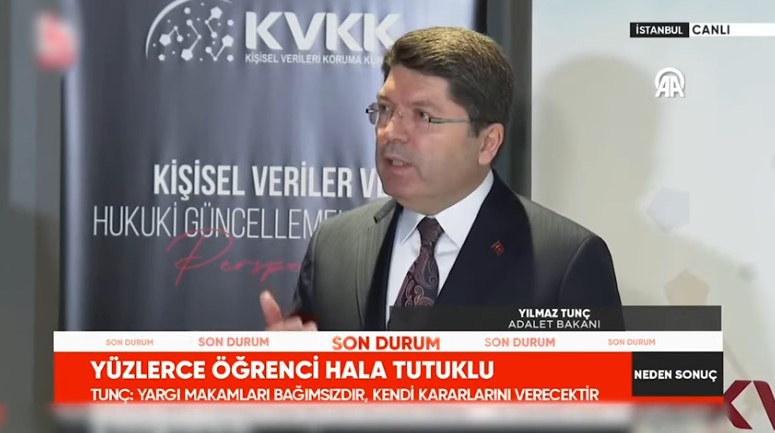 Halk TV rahatsız oldu: Adalet Bakanı Yılmaz Tunç konuşurken yayını kestiler!
