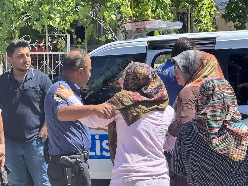 Üvey baba dehşet saçtı! Önce üvey kızını sonra kendini vurdu: Anne şokta!