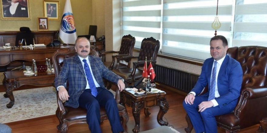 Şehit Ömer Halisdemir'in adı havalimanına verilmeli