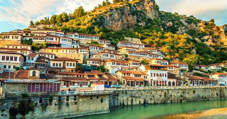 Arnavutluk nerede? Arnavutluk nüfus kaç? Arnavutluk'a nasıl gidilir?