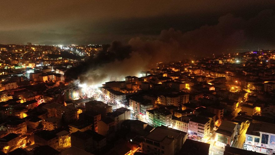 Yine bir AVM'de yangın!