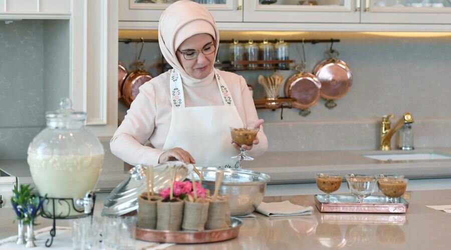 Emine Erdoğan'ın pekmezli aşure tarifi.. Pekmezli aşure nasıl yapılır?