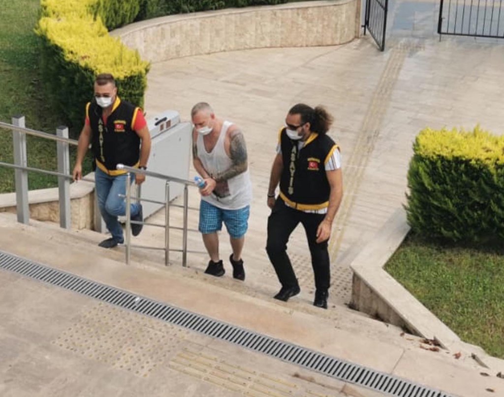 Muğla'daki İngiliz turist, sahte para ve uyuşturucudan gözaltına alındı
